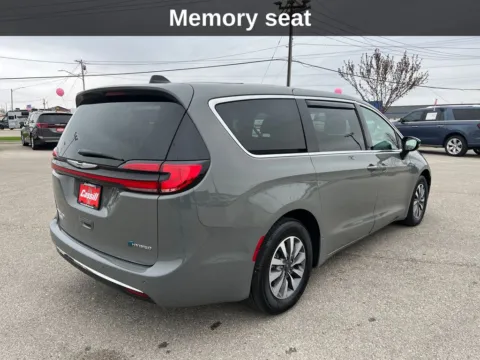 More photos of 2025 Chrysler Pacifica Hybrid Select at Cassill Motors, IA