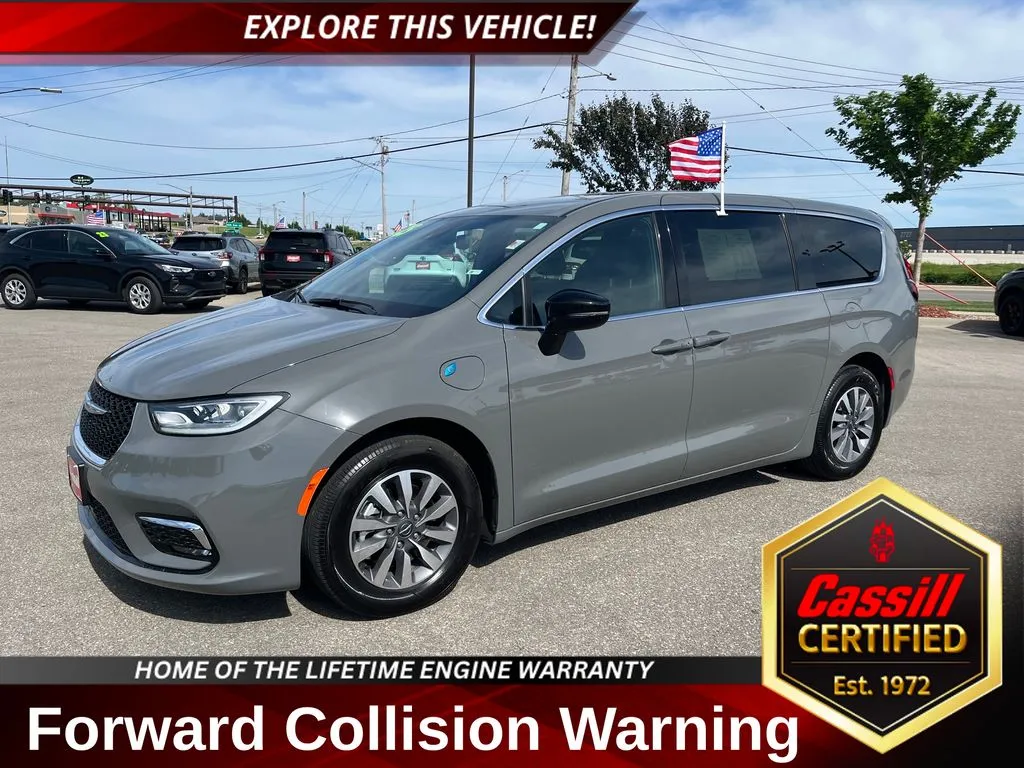 Gray 2025 Chrysler Pacifica Hybrid Select for sale in Cedar Rapids, IA