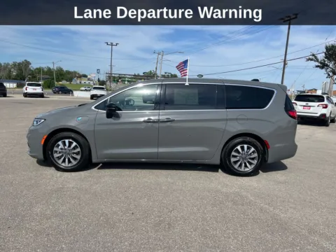 Photos of 2025 Chrysler Pacifica Hybrid Select for sale in Cedar Rapids, IA at Cassill Motors