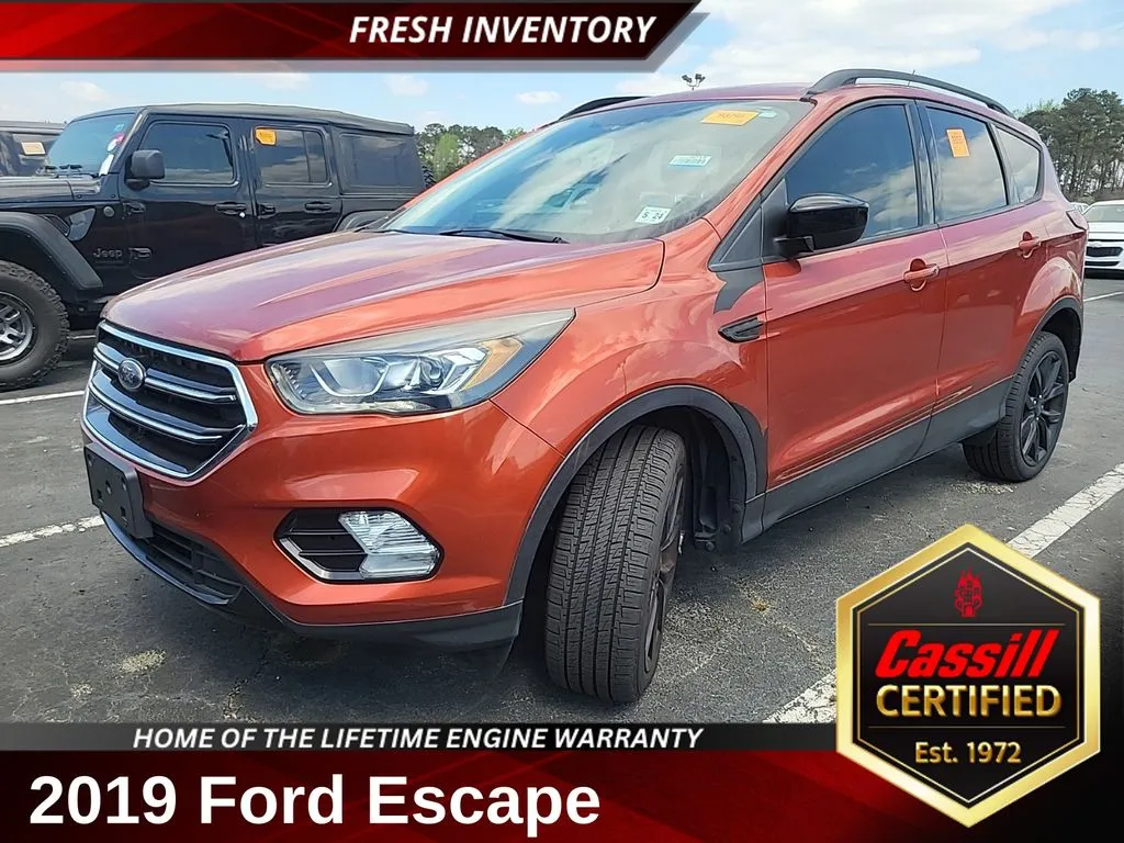 Orange 2019 Ford Escape SE for sale in Cedar Rapids, IA