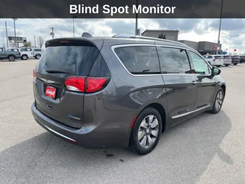 More photos of 2020 Chrysler Pacifica Hybrid Limited at Cassill Motors, IA