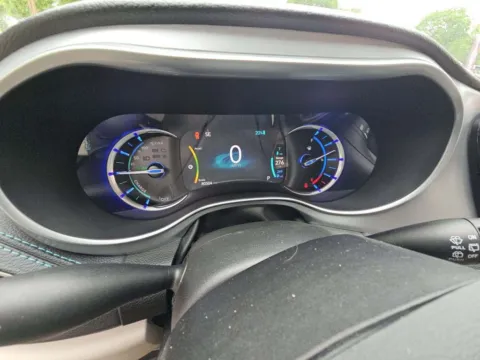 More photos of 2020 Chrysler Pacifica Hybrid Limited at Cassill Motors, IA