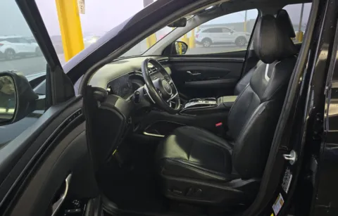 More photos of 2022 Hyundai Tucson Hybrid Limited at Cassill Motors, IA