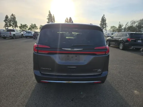 More photos of 2021 Chrysler Pacifica Limited at Cassill Motors, IA