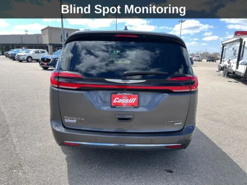 More photos of 2021 Chrysler Pacifica Limited at Cassill Motors, IA