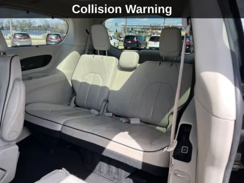 More photos of 2021 Chrysler Pacifica Limited at Cassill Motors, IA