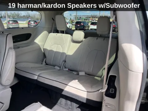 More photos of 2021 Chrysler Pacifica Limited at Cassill Motors, IA