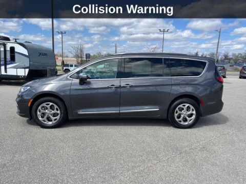 More photos of 2021 Chrysler Pacifica Limited at Cassill Motors, IA