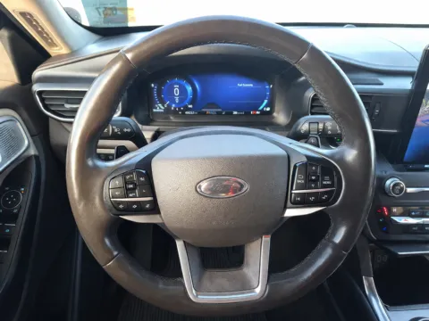 More photos of 2020 Ford Explorer Platinum at Cassill Motors, IA