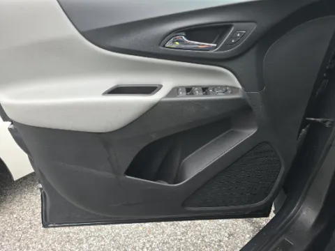 More photos of 2021 Chevrolet Equinox LS at Cassill Motors, IA