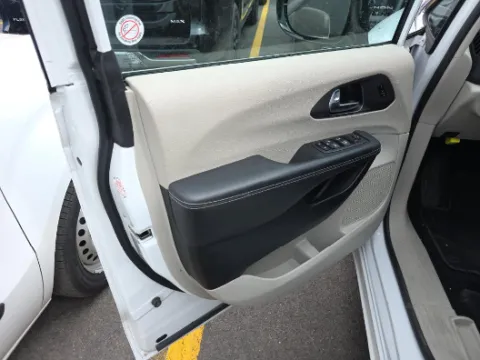 More photos of 2024 Chrysler Pacifica Touring L at Cassill Motors, IA