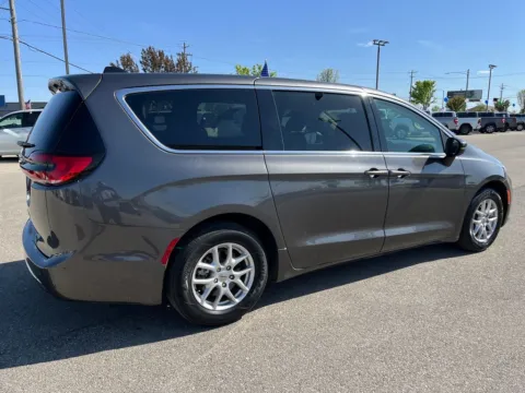 More photos of 2023 Chrysler Pacifica Touring L at Cassill Motors, IA