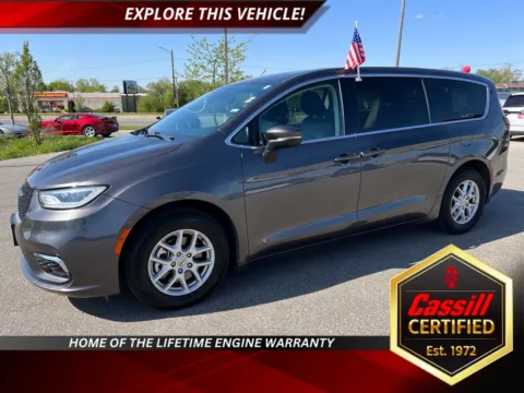 Unknown 2023 Chrysler Pacifica Touring L for sale in Cedar Rapids, IA