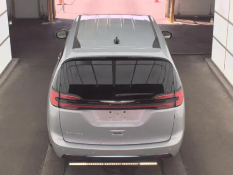 More photos of 2023 Chrysler Pacifica Touring L at Cassill Motors, IA