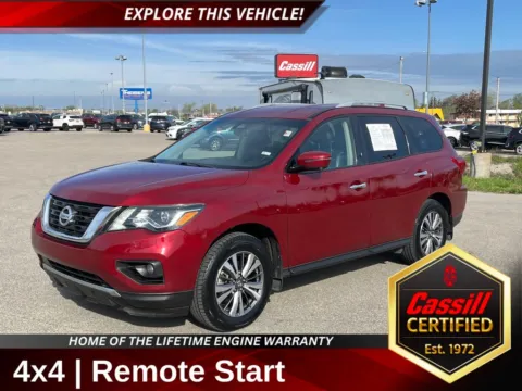 Red 2019 Nissan Pathfinder SL for sale in Cedar Rapids, IA