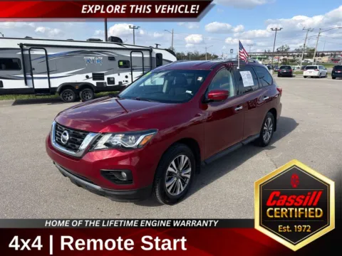 Red 2019 Nissan Pathfinder SL for sale in Cedar Rapids, IA