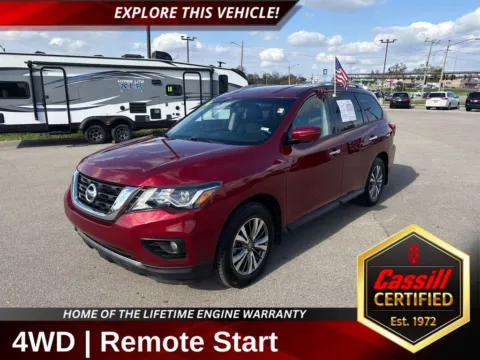 Red 2019 Nissan Pathfinder SL for sale in Cedar Rapids, IA