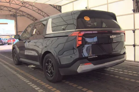 More photos of 2025 Kia Carnival LXS at Cassill Motors, IA