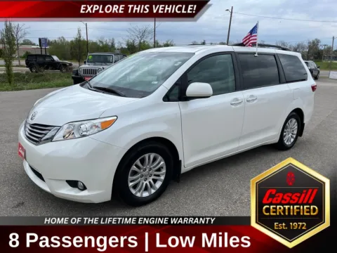 White 2016 Toyota Sienna XLE for sale in Cedar Rapids, IA