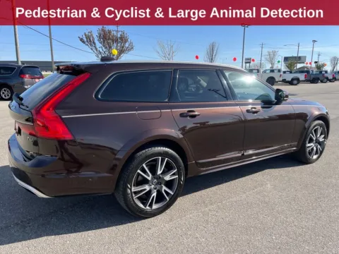 More photos of 2017 Volvo V90 Cross Country T6 AWD at Cassill Motors, IA