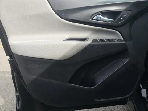 More photos of 2020 Chevrolet Equinox LS at Cassill Motors, IA