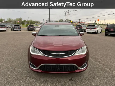 More photos of 2020 Chrysler Pacifica Limited at Cassill Motors, IA
