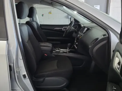 More photos of 2020 Nissan Pathfinder S at Cassill Motors, IA