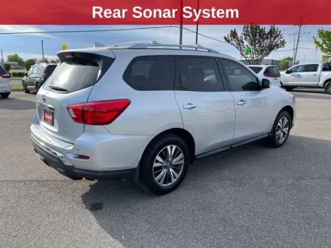 More photos of 2020 Nissan Pathfinder S at Cassill Motors, IA