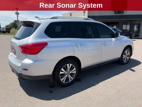 More photos of 2020 Nissan Pathfinder S at Cassill Motors, IA