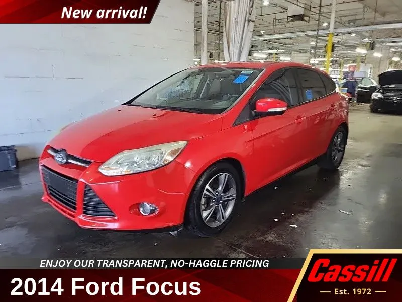 Red 2014 Ford Focus SE for sale in Cedar Rapids, IA