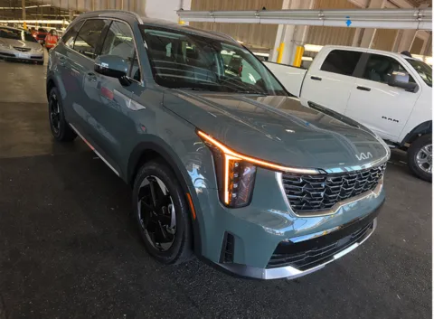 Photos of 2025 Kia Sorento Hybrid EX for sale in Cedar Rapids, IA at Cassill Motors