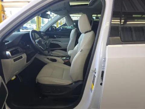 More photos of 2021 Kia Telluride SX at Cassill Motors, IA
