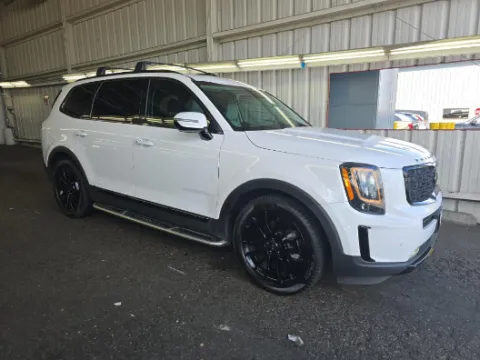 Photos of 2021 Kia Telluride SX for sale in Cedar Rapids, IA at Cassill Motors