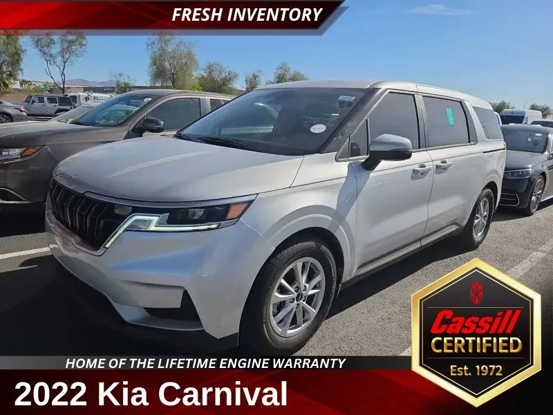 Silver 2022 Kia Carnival LXS for sale in Cedar Rapids, IA