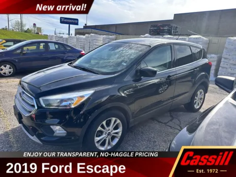 Black 2019 Ford Escape SE for sale in Cedar Rapids, IA