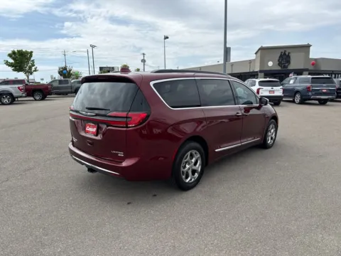 More photos of 2022 Chrysler Pacifica Limited at Cassill Motors, IA