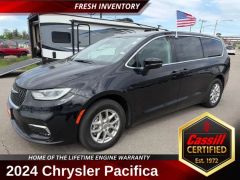 Black 2024 Chrysler Pacifica Touring L for sale in Cedar Rapids, IA