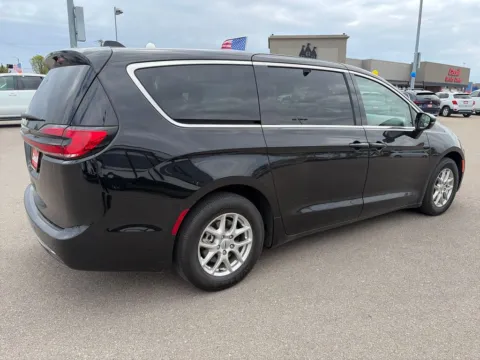 More photos of 2024 Chrysler Pacifica Touring L at Cassill Motors, IA