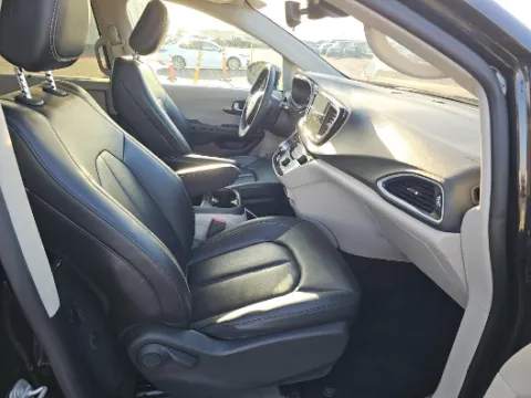 More photos of 2024 Chrysler Pacifica Touring L at Cassill Motors, IA