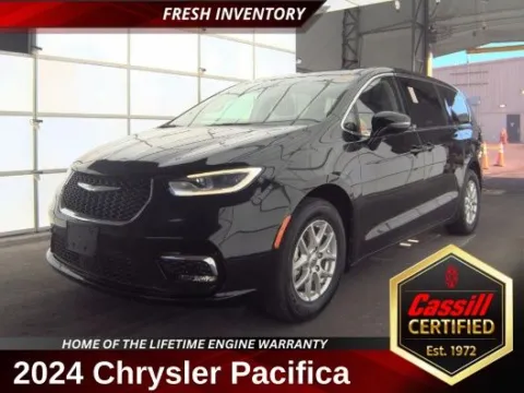 Black 2024 Chrysler Pacifica Touring L for sale in Cedar Rapids, IA