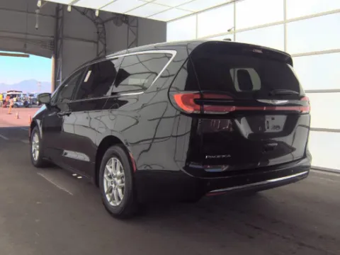 More photos of 2024 Chrysler Pacifica Touring L at Cassill Motors, IA