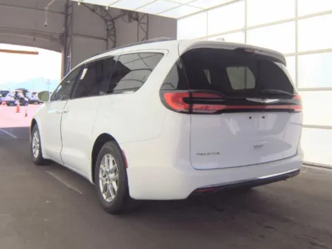 More photos of 2022 Chrysler Pacifica Touring L at Cassill Motors, IA