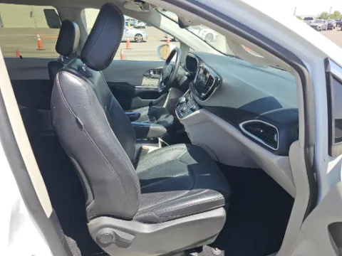 More photos of 2022 Chrysler Pacifica Touring L at Cassill Motors, IA