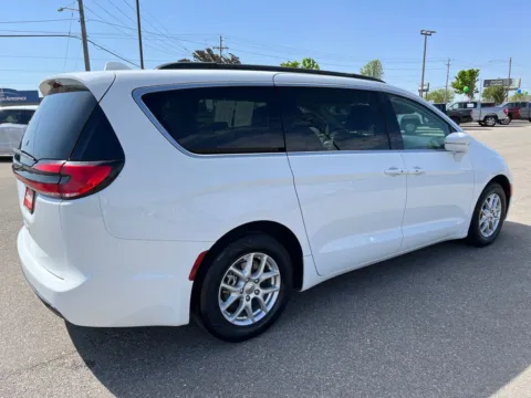 More photos of 2022 Chrysler Pacifica Touring L at Cassill Motors, IA
