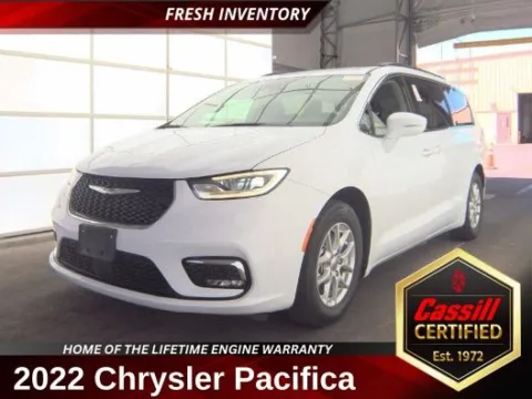 White 2022 Chrysler Pacifica Touring L for sale in Cedar Rapids, IA