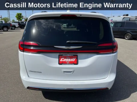 More photos of 2022 Chrysler Pacifica Touring L at Cassill Motors, IA
