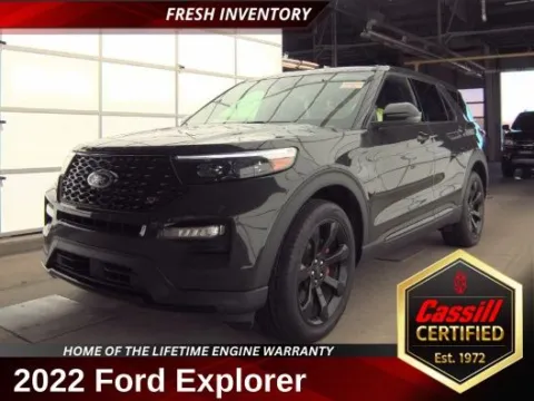 Green 2022 Ford Explorer ST for sale in Cedar Rapids, IA