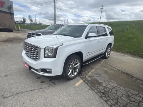 White 2019 GMC Yukon Denali for sale in Cedar Rapids, IA