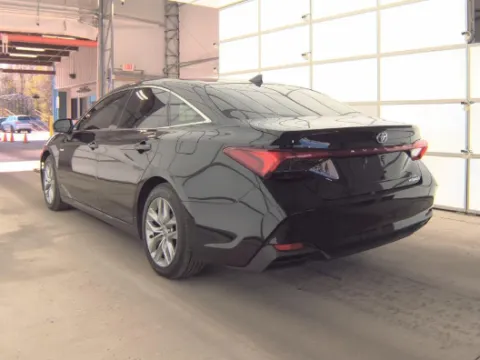More photos of 2021 Toyota Avalon Hybrid XLE Plus at Cassill Motors, IA