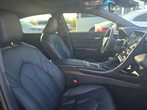 More photos of 2021 Toyota Avalon Hybrid XLE Plus at Cassill Motors, IA